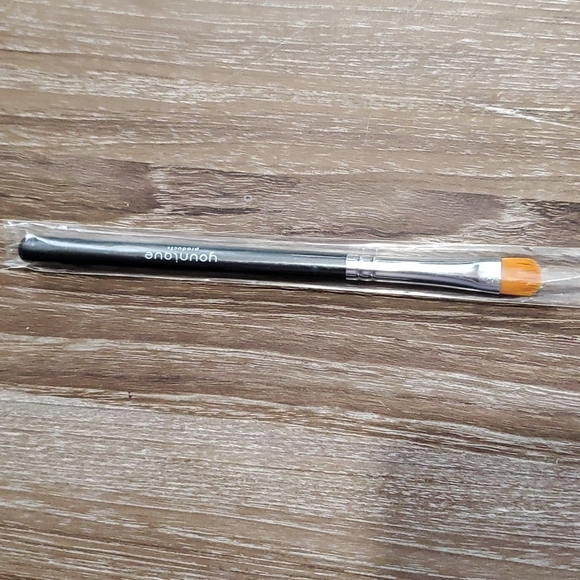 Younique Cream Shadow Brush - Picture 2 of 3